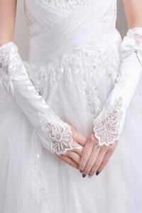 Délicat gants en satin avec bowknot blanc moderne de mariée