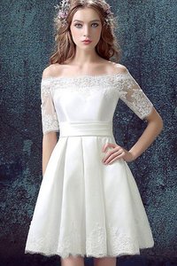 Robe de graduation simple avec manche courte de lotus ruché avec manche 1/2