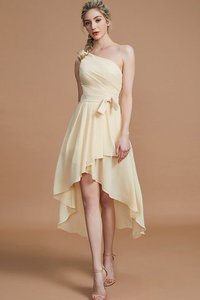 Robe demoiselle d'honneur naturel avec chiffon silhouette asymétrique avec zip ligne a