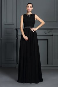 Robe de soirée longue plissé au drapée de tour de ceinture en haute avec chiffon