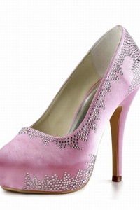 Beaux- ronde avec la chaussure haut en satin nuptiale énergique
