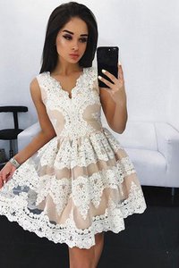 Robe fête de la rentrée bref en tulle avec décoration dentelle ligne a v encolure