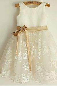 Robe de cortège enfant naturel avec fleurs de princesse avec zip jusqu'au mollet