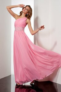 Robe de bal longue de princesse longueur au ras du sol en chiffon ligne a