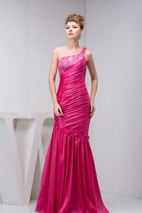 Robe de soirée jusqu'au sol manche nulle ruché avec décoration dentelle
