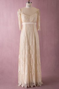 Robe de mariée facile en dentelle longueur au niveau de sol avec manche 1/2 de col en v