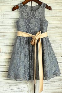 Robe de cortège enfant naturel manche nulle avec ruban ceinture avec fleurs