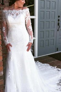 Robe de mariée en tulle joli avec manche longue d'epaule ecrite de traîne longue