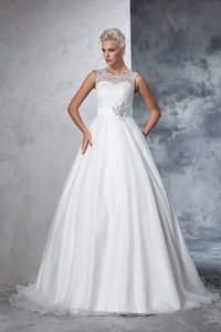 Robe de mariée longue de traîne mi-longue avec décoration dentelle manche nulle