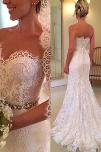 Robe de mariée collant manche nulle avec décoration dentelle coupé naturel