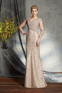 Robe mère de mariée naturel longue de col en v longueur au ras du sol fermeutre eclair