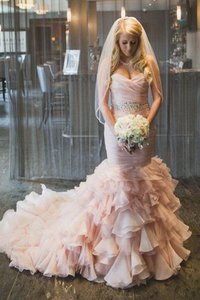 Robe de mariée de sirène glamour avec lacets de lotus de col en cœur