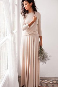 Robe demoiselle d'honneur plissé facile avec manche longue col en v foncé jusqu'au sol