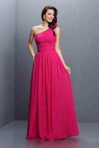 Robe demoiselle d'honneur longue plissage a-ligne en chiffon d'épaule asymétrique