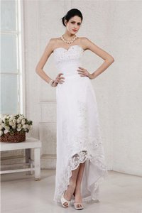 Robe de mariée asymétrique haut bas manche nulle de fourreau col en forme de cœur