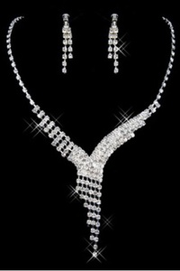 Dramatique de luxe avec des bijoux en cristal nuptiale étourdissant