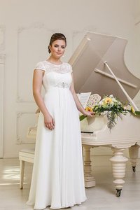 Robe de mariée ligne a col ras du cou avec manche courte avec lacets avec chiffon