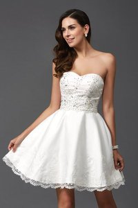 Robe de cocktail avec perle cordon avec sans manches de col en cœur de princesse