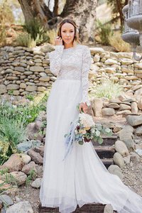 Robe de mariée informel intemporel avec manche longue de traîne moyenne en dentelle