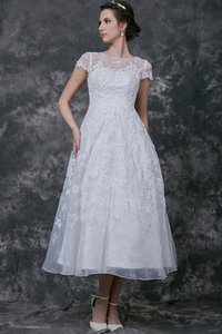 Robe de mariée intemporel chic avec perle avec manche épeules enveloppants ligne a