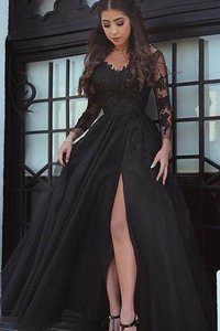 Robe de bal avec décoration dentelle distinctif appliques epaule nue naturel