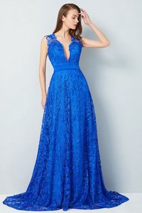 Robe de bal orné de nœud à boucle manche nulle de princesse ligne a de col en v