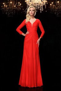 Robe de bal longue gaine jusqu'au sol avec chiffon avec manche longue