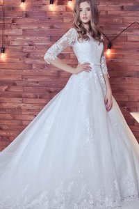 Robe de mariée plissé textile en tulle de mode de bal avec nœud de traîne moyenne