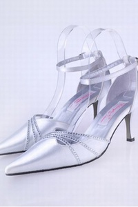 Exquis fin avec la chaussure de mariée à talons