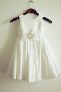 Robe de cortège enfant naturel au niveau de cou avec zip ligne a de princesse