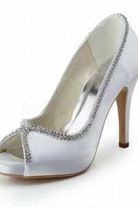 Bien avec la tête haute talons poissons avec la chaussure de mariée fantastique