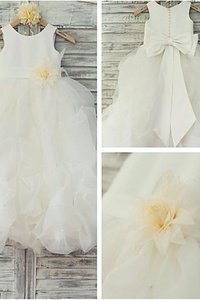 Robe de cortège enfant naturel avec fleurs col u profond avec sans manches en organza