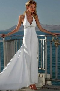 Robe de mariée v encolure avec perle a plage de traîne moyenne en tulle