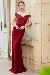 Robe de soirée avec zip manche nulle de sirène avec décoration dentelle epaule nue