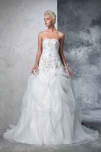 Robe de mariée longue avec sans manches de bustier textile en tulle cordon