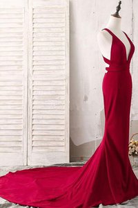 Robe de bal simple romantique en satin de traîne moyenne de sirène