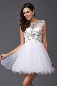 Robe de bal courte avec perle de tour de ceinture empire ligne a de princesse