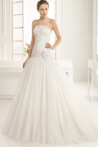 Robe de mariée mode festonné longue de bustier de traîne courte