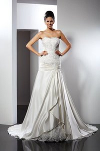 Robe de mariée longue appliques de sirène de traîne mi-longue de col en cœur