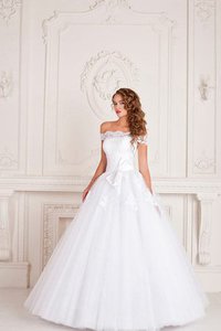 Robe de mariée avec perle encolure ronde cordon de traîne courte en chiffon