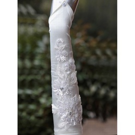 Populaire taffetas avec l'application de luxe gants de mariée blanche