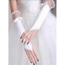 Étourdissant satin dentelle hem blanc chic | gants de mariée modernes