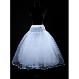 Simple belle court une ligne | princesse crinolines avant-gardiste