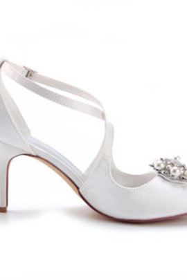 Chaussures de mariage talons hauts dramatique classique luxueux hiver