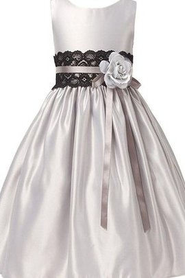 Robe de cortège enfant avec décoration dentelle ligne a manche nulle avec fleurs