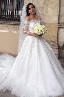 Robe de mariée énergique avec manche 3/4 d'epaule ajourée de traîne mi-longue naturel