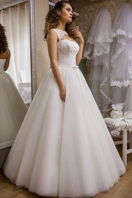 Robe de mariée vintage longue naturel avec lacets avec décoration dentelle