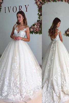 Robe de mariée de col en v a-ligne en tulle de traîne moyenne avec sans manches