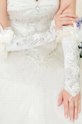 Énergique satin fleur 3d blanc chic | gants de mariée modernes
