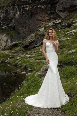 Robe de mariée delicat en dentelle dos nu avec perle trou serre